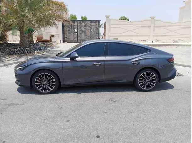 Car image 4