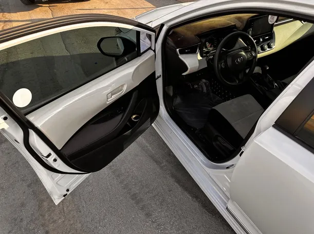 Car image 10