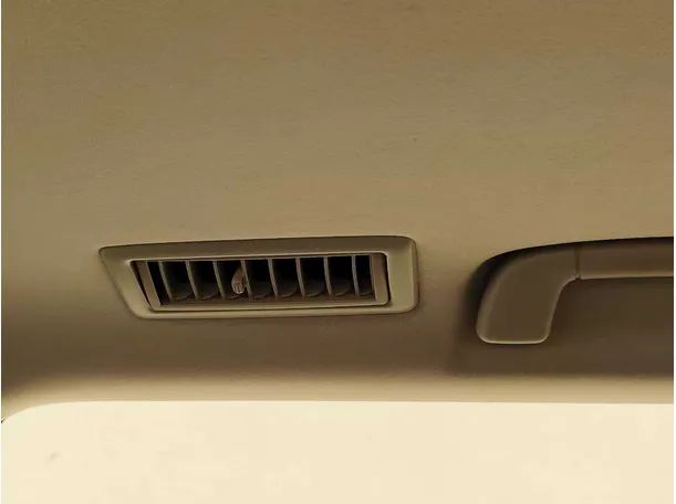 Car image 32