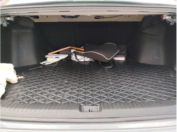 Car image 25