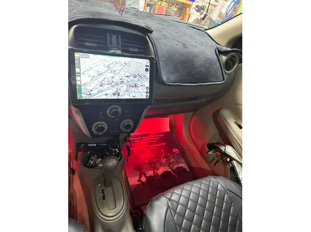 Car image 13