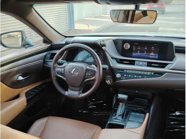 Car image 25