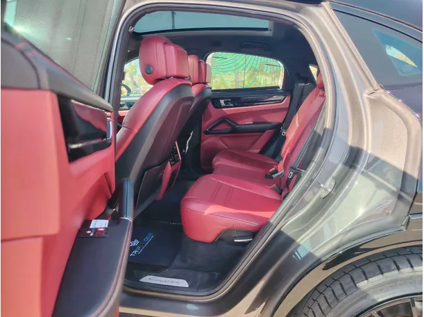 Car image 16
