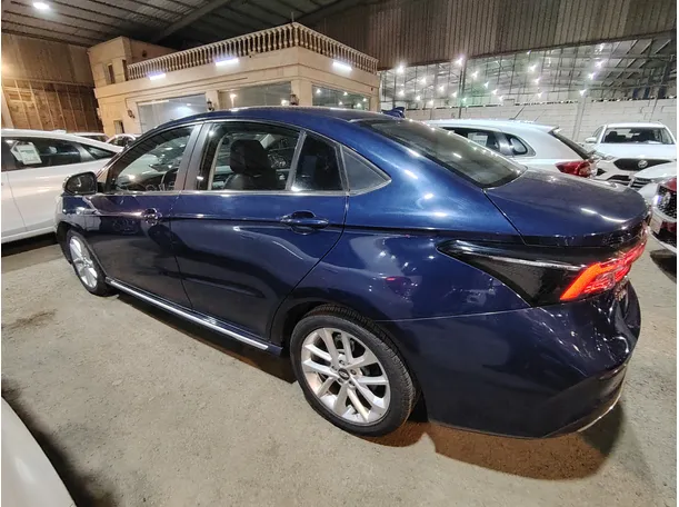 Car image 8