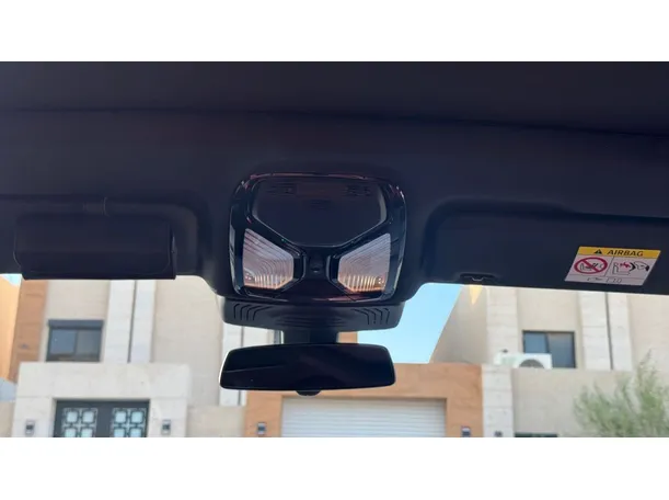 Car image 24