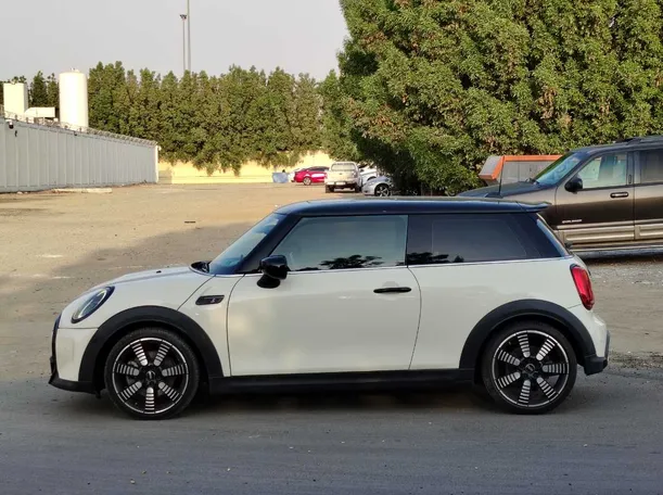Car image 8