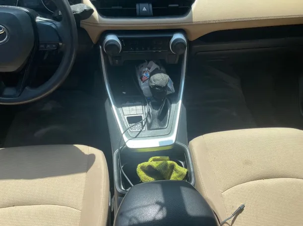 Car image 18