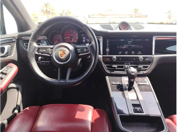 Car image 19