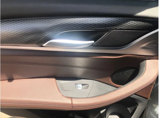 Car image 23