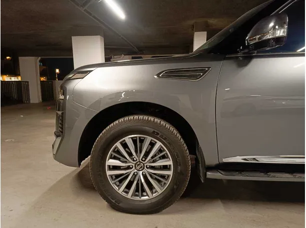 Car image 9