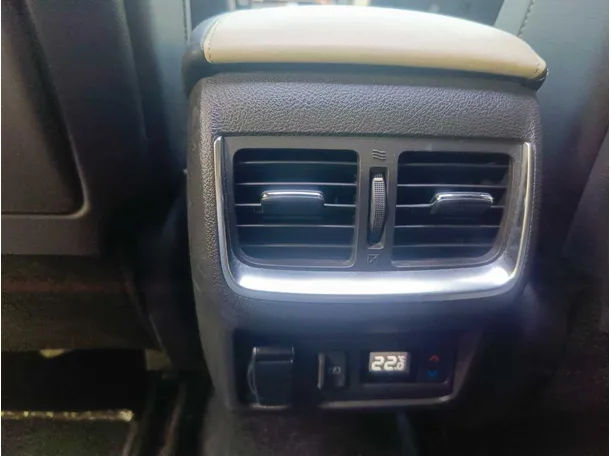 Car image 31