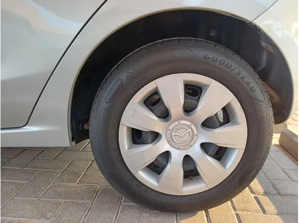 Car image 9