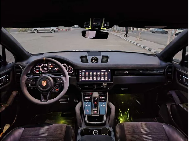 Car image 16