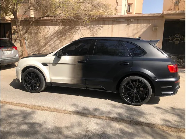 Car image 8