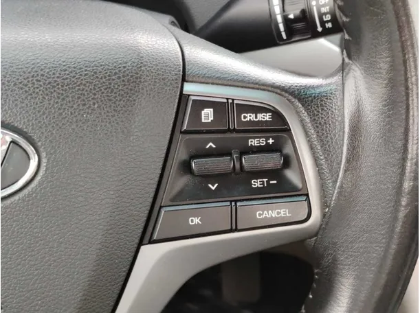 Car image 25