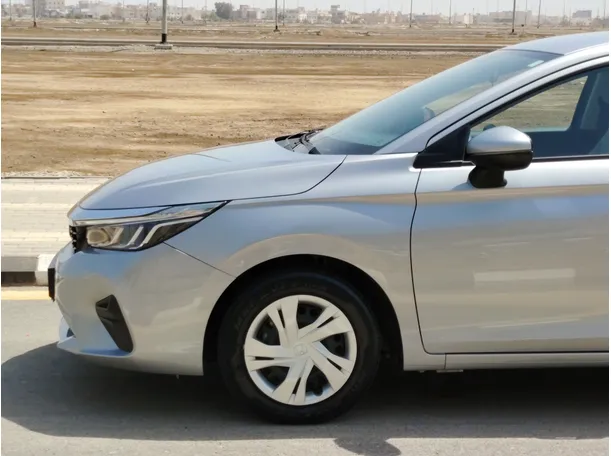Car image 9