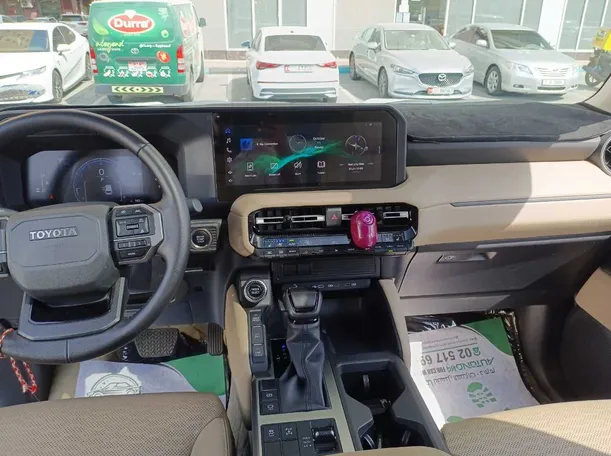 Car image 18