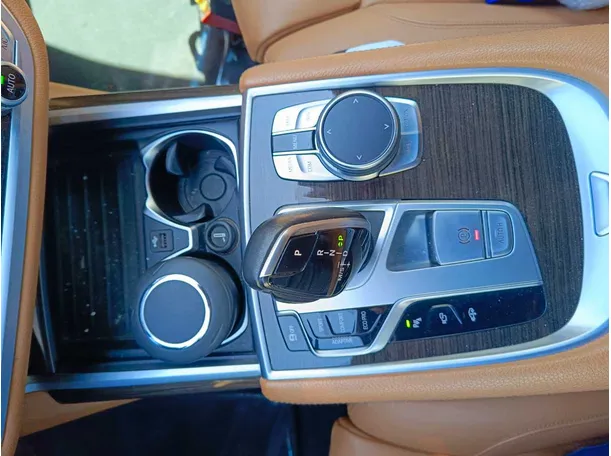 Car image 26