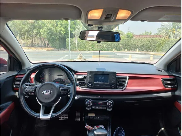 Car image 17