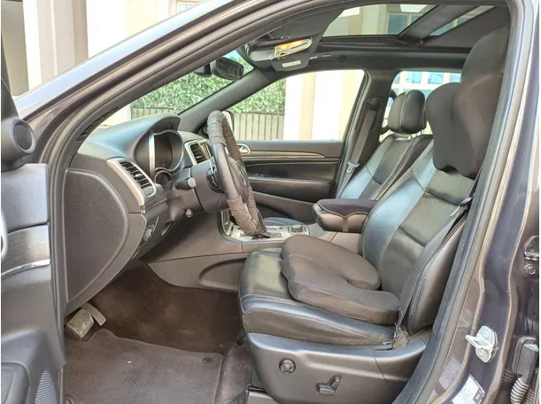 Car image 12