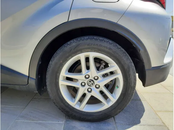 Car image 9