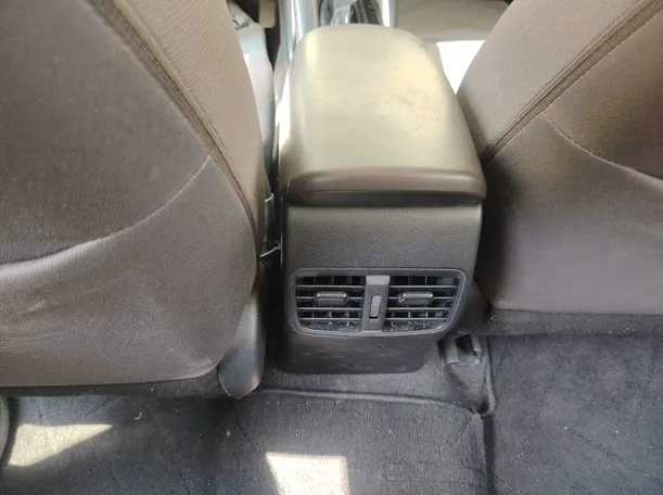 Car image 38