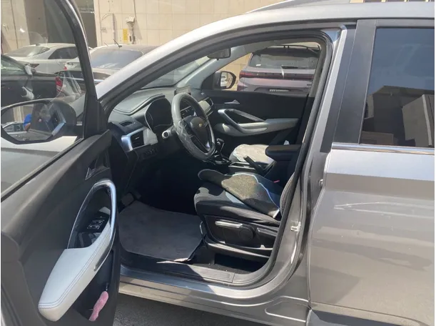Car image 11