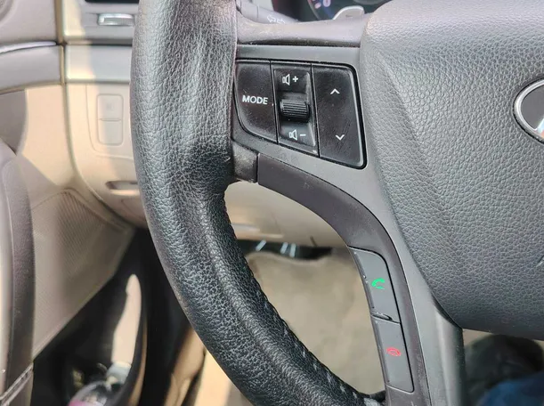 Car image 27