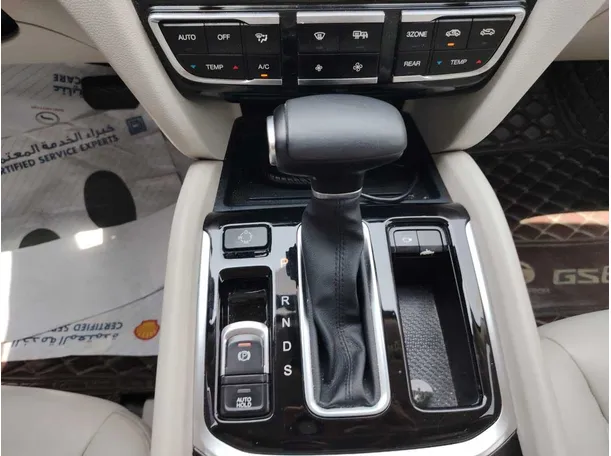 Car image 18