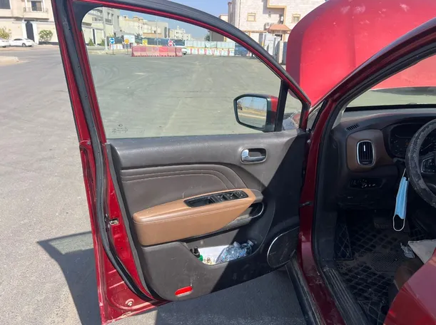 Car image 10