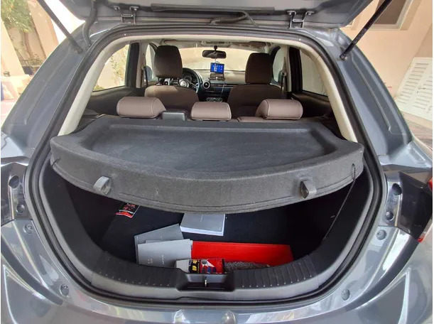 Car image 19
