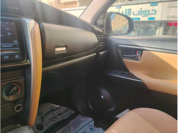 Car image 32