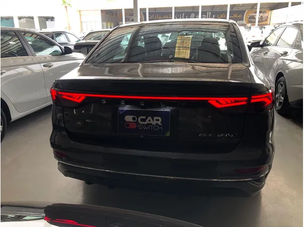 Car image 4