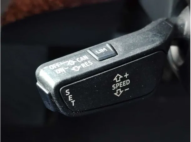 Car image 34