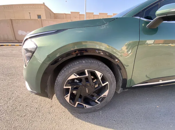 Car image 9