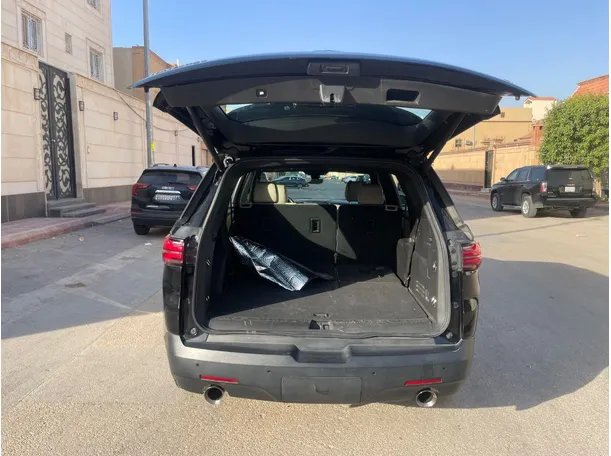 Car image 24