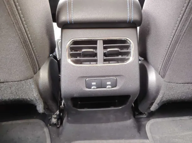 Car image 29