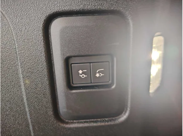 Car image 35