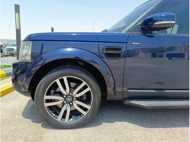 Car image 9