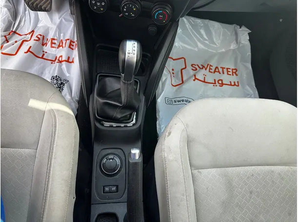 Car image 17