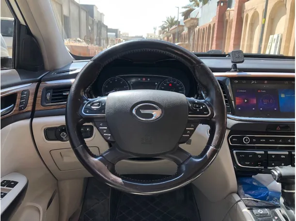 Car image 17