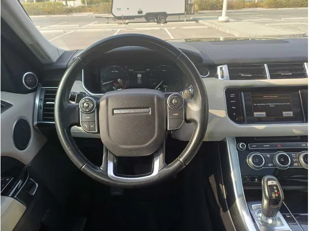 Car image 14