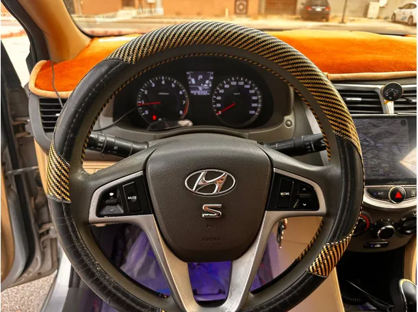 Car image 19