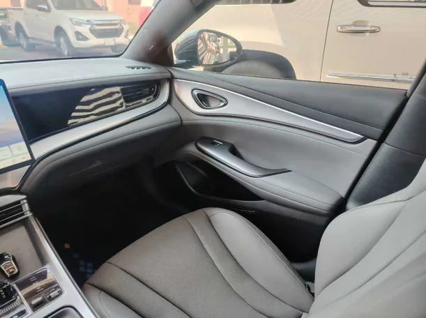 Car image 23