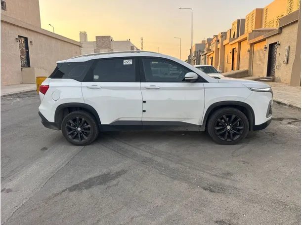 Car image 4