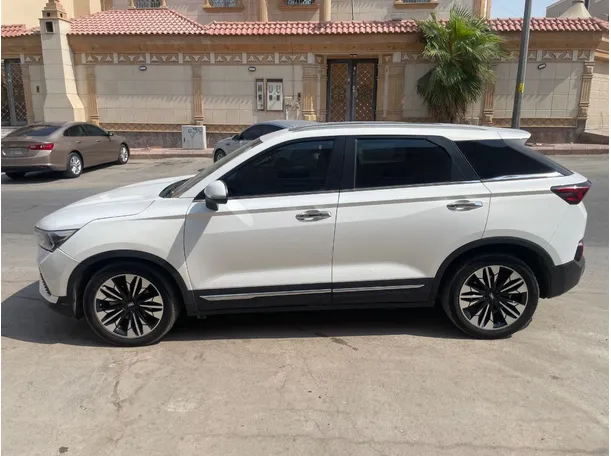 Car image 8