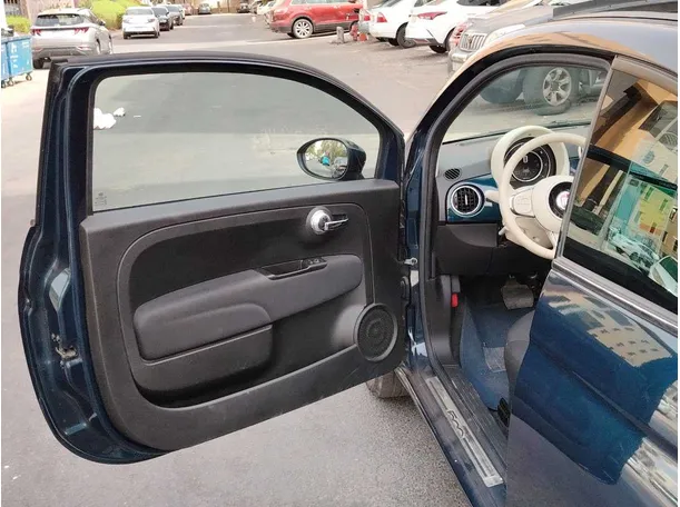 Car image 14