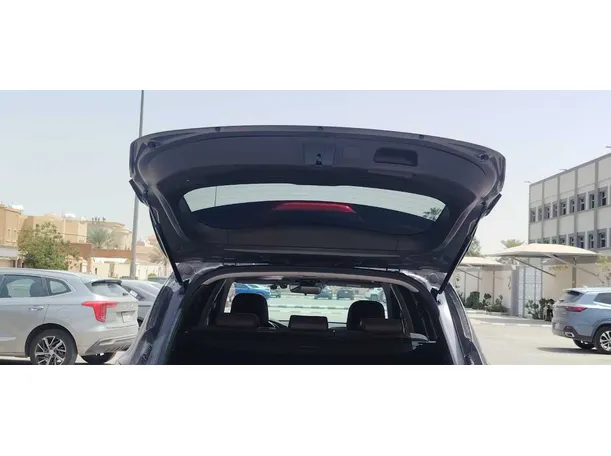 Car image 23