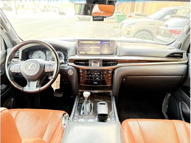 Car image 18