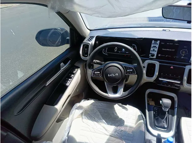 Car image 24